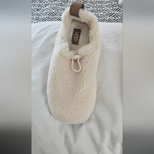 UGG Plushy Slipper - New